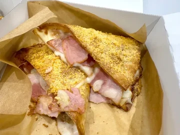 5 Kreasi Pizza Antimainstream, Topping Kodok hingga Adonan 'Tipker'
