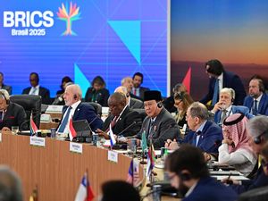 Istana Bantah Gabung BRICS Jadi Biang Alotnya Nego Tarif RI-AS Istana Bantah Gabung BRICS Jadi Biang Alotnya Nego Tarif RI-AS