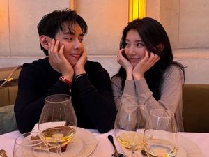7 Momen V BTS dan Bae Suzy Makan Bareng di Paris, Bikin Baper Kelewat Serasi 7 Momen V BTS dan Bae Suzy Makan Bareng di Paris, Bikin Baper Kelewat Serasi