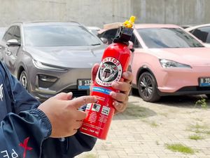 Ini Cara Aman Pakai APAR di Mobil Listrik Ini Cara Aman Pakai APAR di Mobil Listrik