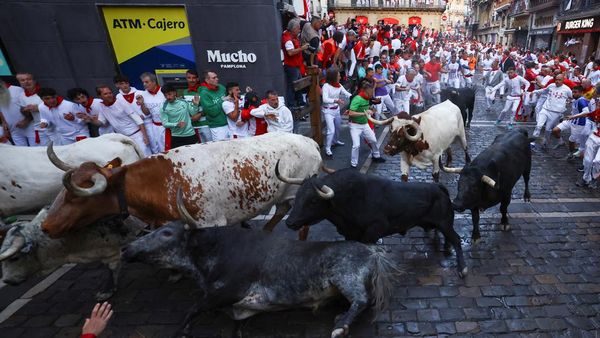 Tradisi San Fermin, Kejar-kejaran Seru dengan Banteng di Spanyol