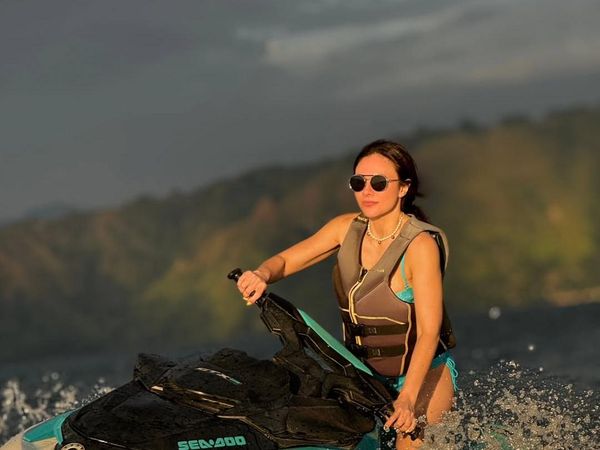 Foto: Aksi Wulan Guritno Main Jetski di Danau Toba