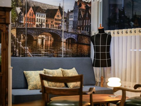 CRÜ Corner Bistro