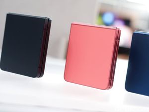Video: Penampakan Samsung Galaxy Z Fold7 dan Flip7 Video: Penampakan Samsung Galaxy Z Fold7 dan Flip7