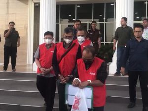 4 Tersangka Korupsi Lampu Menara Suar Cilacap Rp 1,2 M Ditahan 4 Tersangka Korupsi Lampu Menara Suar Cilacap Rp 1,2 M Ditahan