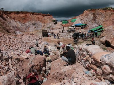 Geliat Tambang Rakyat Sekotong, Tradisi yang Menanti Pengakuan Resmi