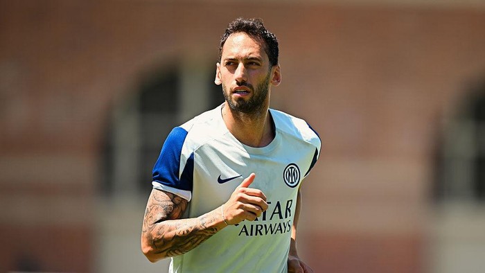 Hakan Calhanoglu LOS ANGELES, CALIFORNIA - JUNE 18: Hakan Calhanoglu of FC Internazionale in action during the FC Internazionale training session at UCLA Campus on June 18, 2025 in Los Angeles, California. (Photo by Mattia Pistoia - Inter/Inter via Getty Images)