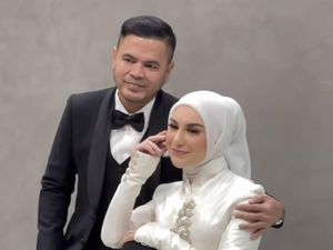 7 Foto Pemotretan Keluarga Irish Bella, Berkonsep Modern Hingga Adat Aceh 7 Foto Pemotretan Keluarga Irish Bella, Berkonsep Modern Hingga Adat Aceh