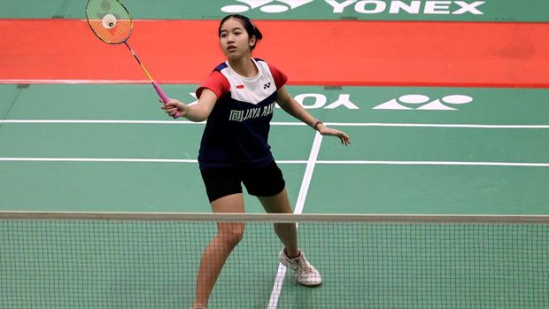 Tunggal putri U-17 asal Indonesia, Isabelle Revanna Andalova Pranata dikalahkan pemain tunggal putri Indonesia lainnya, Raisya Affatunisa lewat pertandingan tiga gim, 21-11, 16-21, 18-21 pada babak 64 besar gelaran Yonex Sunrise Jaya Raya Junior International Grand Prix 2025
