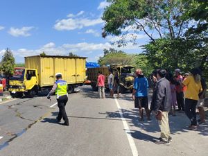 5 Kendaraan Kecelakaan Beruntun di Jalan Solo-Jogja Sukoharjo 5 Kendaraan Kecelakaan Beruntun di Jalan Solo-Jogja Sukoharjo