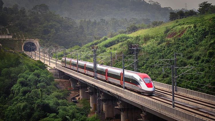Whoosh Catat Rekor 24 Ribu Penumpang di Puncak Libur Nataru