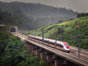Pemerintah Ingin Kereta Cepat Nyambung ke Surabaya, tapi Pakai Duit Swasta Pemerintah Ingin Kereta Cepat Nyambung ke Surabaya, tapi Pakai Duit Swasta