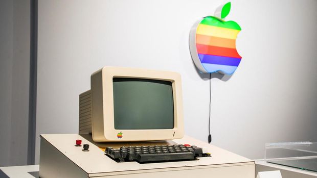 The Apple-1 Computer, the finest operational Apple-1 in existence, is displayed during the press preview of Sotheby’s History of Science & Technology auction in New York City, U.S., July 8, 2025. REUTERS/Eduardo Munoz