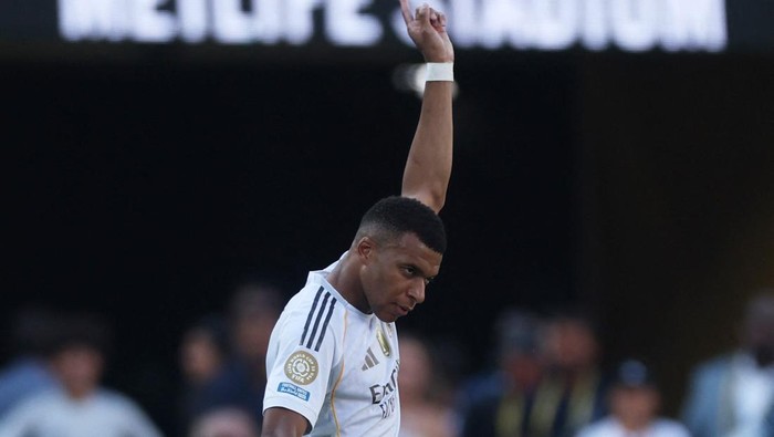 Soccer Football - FIFA Club World Cup - Quarter Final - Real Madrid v Borussia Dortmund - MetLife Stadium, East Rutherford, New Jersey, U.S. - July 5, 2025 Real Madrids Kylian Mbappe celebrates scoring their third goal REUTERS/Lee Smith