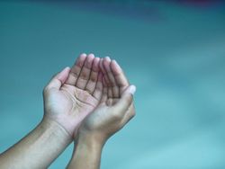 Bolehkah Berdoa Hanya Meminta Dunia Tanpa Menyebut Akhirat?