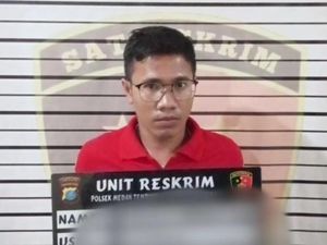 Tampang Pria Ngaku Ormas Pungli Warga Duduk di MMTC Usai Ditangkap Polisi Tampang Pria Ngaku Ormas Pungli Warga Duduk di MMTC Usai Ditangkap Polisi