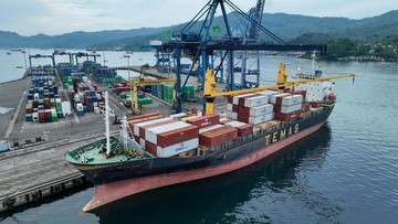 Layanan Terminal Peti Kemas Bitung Kembali Normal Usai Insiden RTG