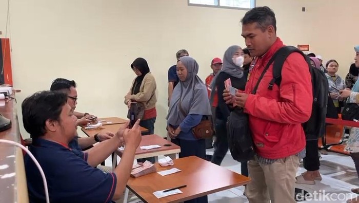 Pencairan BSU di Kantor Pos Malang