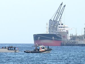 Pencarian Korban Tenggelamnya KMP Tunu Pratama Jaya Diperpanjang 3 Hari Pencarian Korban Tenggelamnya KMP Tunu Pratama Jaya Diperpanjang 3 Hari