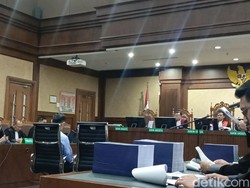 Pengacara Tom Lembong: Jaksa Tak Mampu Hadirkan Rini Soemarno dan Jokowi