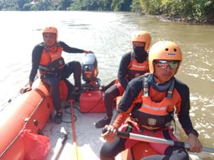 Lansia Hilang Saat Mandi di Sungai Komering OKU Selatan Lansia Hilang Saat Mandi di Sungai Komering OKU Selatan