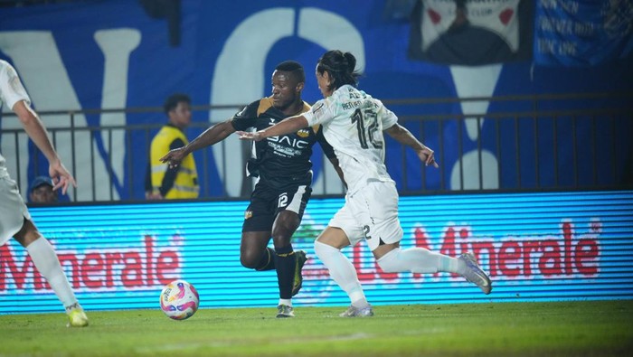 Piala Presiden 2025. Momen Persib Bandung melawan Dewa United di Piala Presiden 2025.
