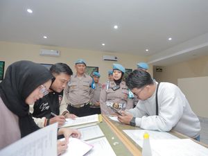 Propam Polda Jatim Tes Urine 32 Anggota Polres Blitar, Hasilnya? Propam Polda Jatim Tes Urine 32 Anggota Polres Blitar, Hasilnya?