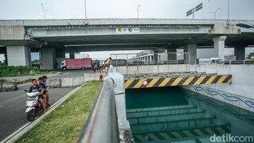 Cerita tentang Underpass Cikarang yang Tiba-tiba Jadi Kolam Renang