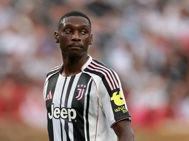 PHILADELPHIA, PENNSYLVANIA - JUNE 22: Randal Kolo Muani of Juventus looks across his shoulder during the FIFA Club World Cup 2025 group G match between Juventus FC and Wydad AC at Lincoln Financial Field on June 22, 2025 in Philadelphia, Pennsylvania. (Photo by Jonathan Moscrop/Getty Images)