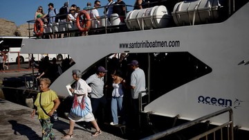 Siap-siap, Yunani Terapkan Pajak Baru untuk Turis Kapal Pesiar ke Santorini
