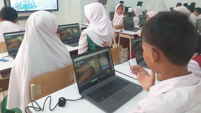 Simulasi kegiatan berguru mengajar dan acara Sekolah Rakyat di Sentra Handayani, Jakarta Timur, Rabu (9/7/2025). Simulasi kegiatan berguru mengajar dan acara Sekolah Rakyat di Sentra Handayani, Jakarta Timur, Rabu (9/7/2025).