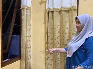 Bak Mimpi di Siang Bolong Saat Si Raja Ular Sambangi Rumah Siti Bak Mimpi di Siang Bolong Saat Si Raja Ular Sambangi Rumah Siti