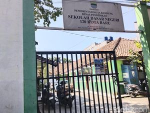 Sepi Peminat, SD di Bandung Ini Baru Terima 5 Murid Sepi Peminat, SD di Bandung Ini Baru Terima 5 Murid