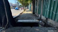 Potret Trotoar Berlubang yang Tak Bisa Dipakai di Bandung