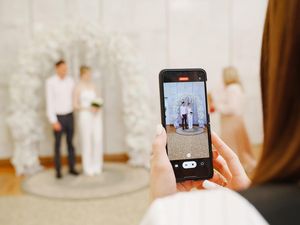 Mengenal Jasa Wedding Content Creator yang Jadi Tren Pernikahan Gen Z Mengenal Jasa Wedding Content Creator yang Jadi Tren Pernikahan Gen Z