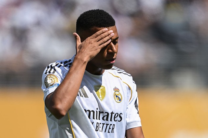EAST RUTHERFORD, NEW JERSEY - JULY 09: Kylian Mbappé of Real Madrid shows his dejection during the FIFA Club World Cup 2025 semi-final match between Paris Saint-Germain and Real Madrid CF at MetLife Stadium on July 09, 2025 in East Rutherford, New Jersey. (Photo by David Ramos/Getty Images)