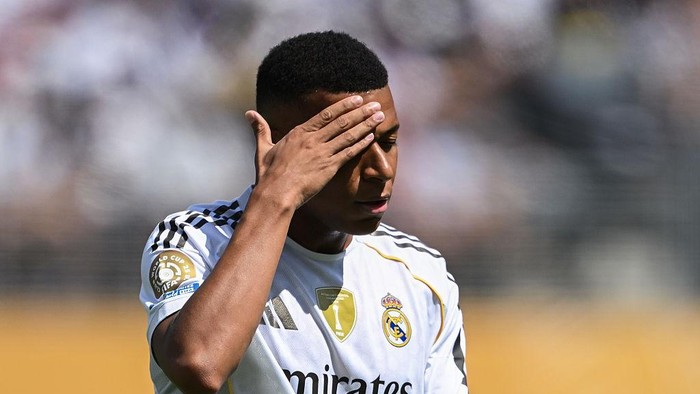 EAST RUTHERFORD, NEW JERSEY - JULY 09: Kylian Mbappé of Real Madrid shows his dejection during the FIFA Club World Cup 2025 semi-final match between Paris Saint-Germain and Real Madrid CF at MetLife Stadium on July 09, 2025 in East Rutherford, New Jersey. (Photo by David Ramos/Getty Images)