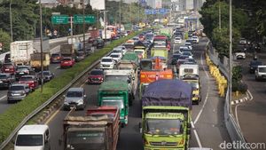 Ada Truk Mogok, Tol JORR Arah Pasar Rebo Macet
