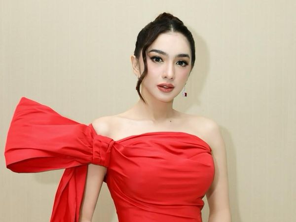 Puja-puji untuk Angel Karamoy yang Disebut Awet Muda