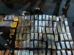Patroli Malam di Jakarta, Polisi Gagalkan Transaksi Ratusan Pil Tramadol Patroli Malam di Jakarta, Polisi Gagalkan Transaksi Ratusan Pil Tramadol