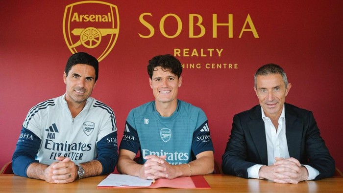 Christian Norgaard Arsenal mengumumkan rekrutan ketiganya di bursa musim panas 2025. Meriam London menggaet kapten Brentford, Christian Norgaard. Transfer Norgaard diumumkan Arsenal, Kamis (10/7/2025) petang WIB. Gelandang berusia 31 tahun itu mendapat jersey nomor punggung 16 di Emirates Stadium.