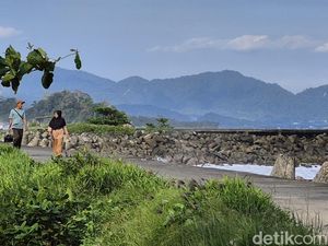 3 Perahu Asep Rusak Saat Dermaga Pajagan Tak Kunjung Tuntas 3 Perahu Asep Rusak Saat Dermaga Pajagan Tak Kunjung Tuntas