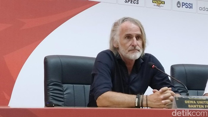 Pelatih Dewa United Jan Olde Riekerink