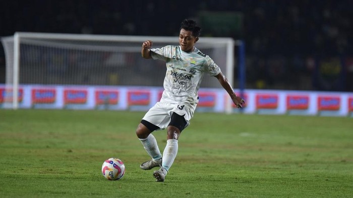 Persib Pinjamkan Febri Hariyadi ke Persis Demi Menit Bermain