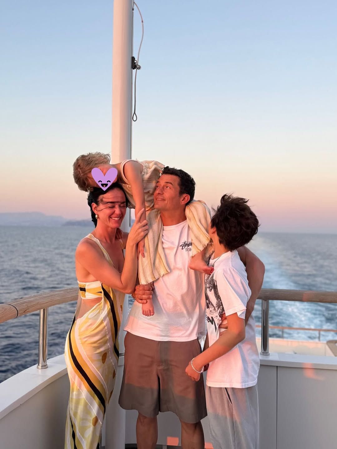 Foto terbaru Orlando Bloom bersama Katy Perry dan anak-anak.