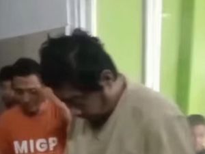 Pria Bercadar di Gowa Kepergok Curi Kotak Amal Masjid, Nyaris Diamuk Massa Pria Bercadar di Gowa Kepergok Curi Kotak Amal Masjid, Nyaris Diamuk Massa