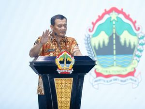 Pemprov Jateng Siapkan Langkah Mitigasi Sikapi Tarif Trump 32% untuk RI Pemprov Jateng Siapkan Langkah Mitigasi Sikapi Tarif Trump 32% untuk RI