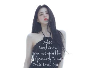 Han So Hee Rilis Lighstick Jelang Fanmeet di Jakarta, Desainnya Bikin Salfok Han So Hee Rilis Lighstick Jelang Fanmeet di Jakarta, Desainnya Bikin Salfok