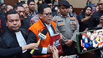 Hasto Pegal Tulis Tangan 108 Lembar Pleidoi Lawan Tuntutan 7 Tahun Bui