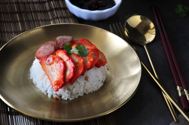 Hukum Makan di Restoran yang Jual Babi Walau Alat Masaknya Dipisah